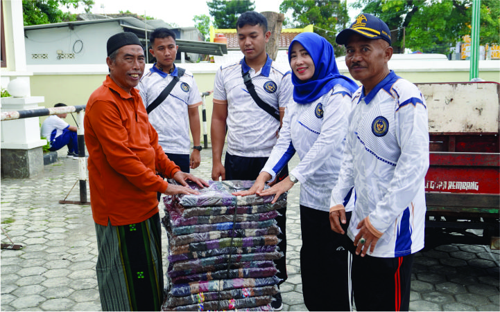 Rutan Rembang Gelar Aksi Bersih-bersih Lingkungan Masjid Agung Rembang, Jelang Ramadan